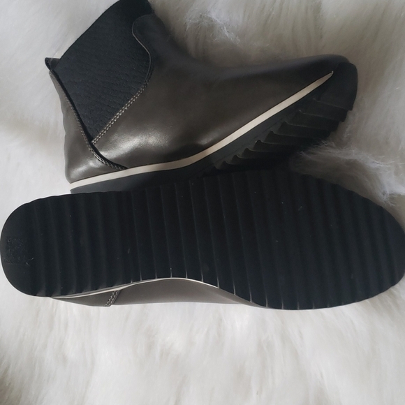 Metaphor Shoes - Picture 3 of 7